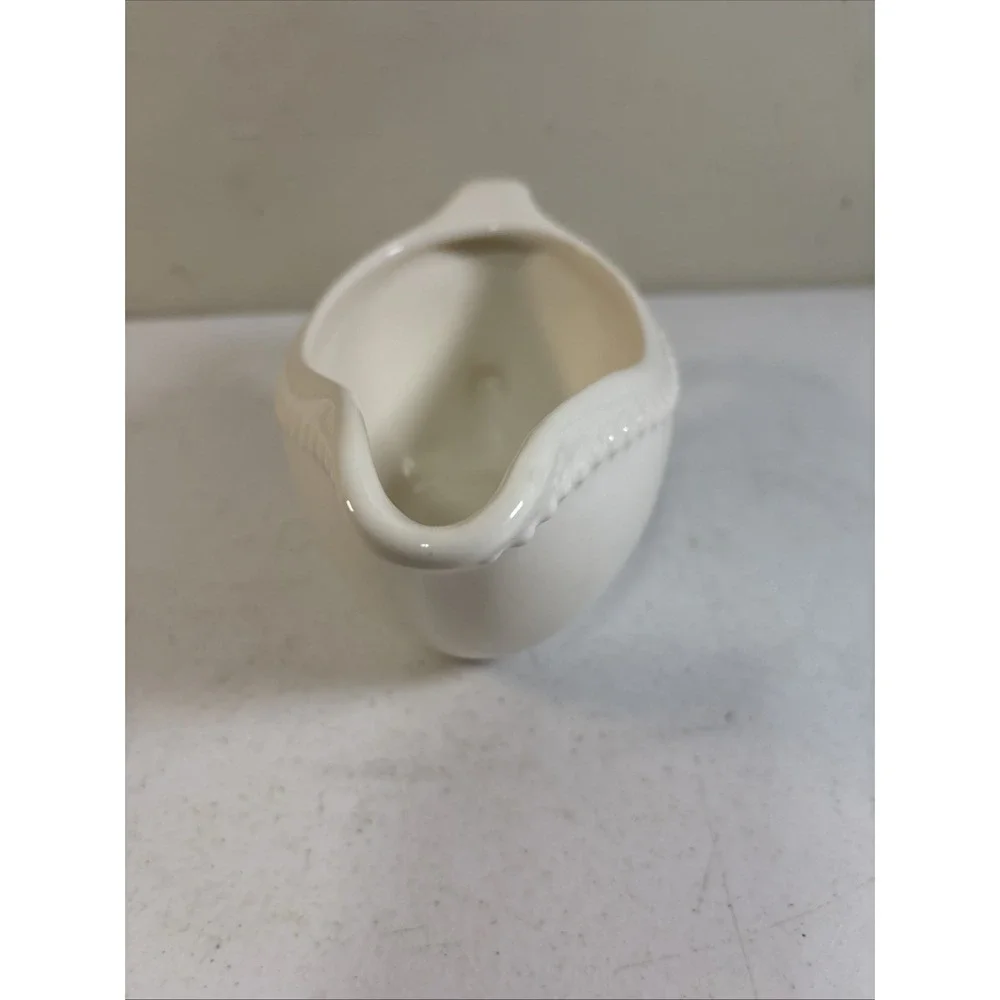 Pottery Barn Emma Gravy‎ Boat Ivory Cream Embossed Dot Edge EUC